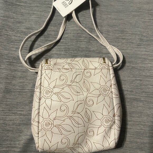 Hobo Intl NWT White Embroidered Leather Fern Crossbody Convertible Bag W/Pockets - Picture 2 of 5
